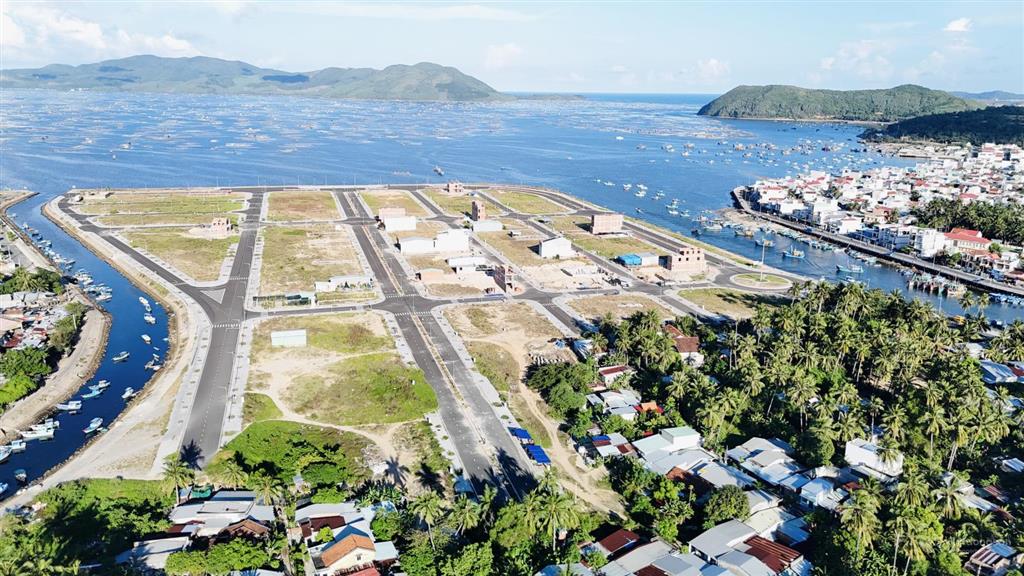 Khu phố long hải, phường xuân phú, dự án đấu giá. sông cầu view sông khá đẹp, giá khá ổn