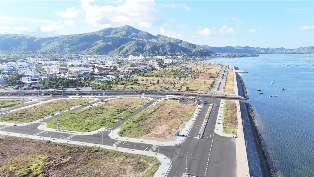 Khu phố long hải, phường xuân phú, dự án đấu giá. sông cầu view sông khá đẹp, giá khá ổn
