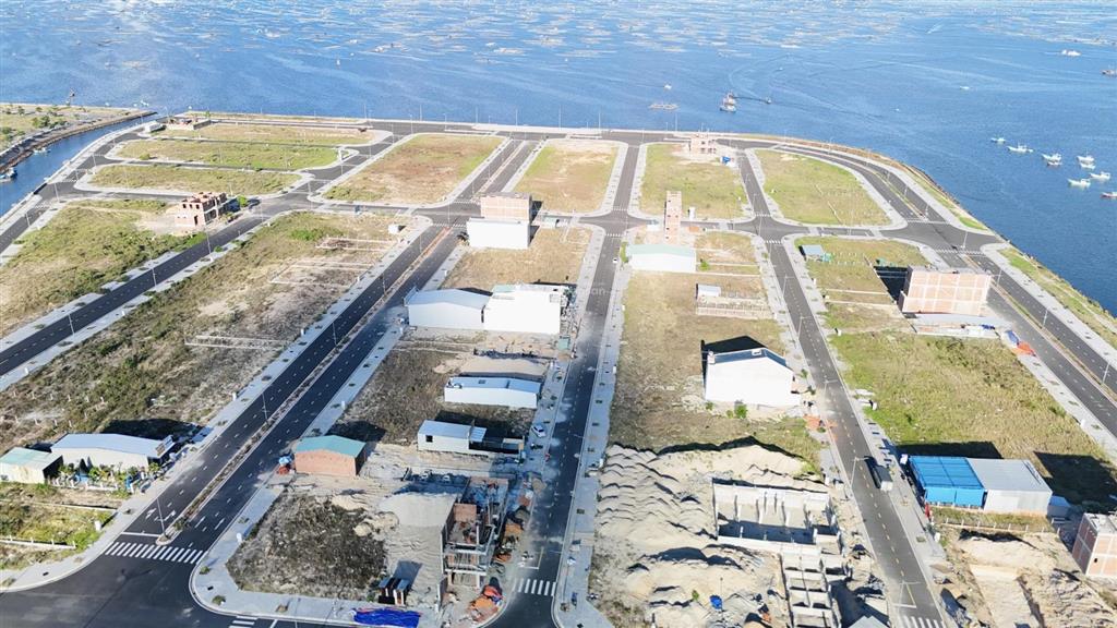 Khu phố long hải, phường xuân phú, dự án đấu giá. sông cầu view sông khá đẹp, giá khá ổn