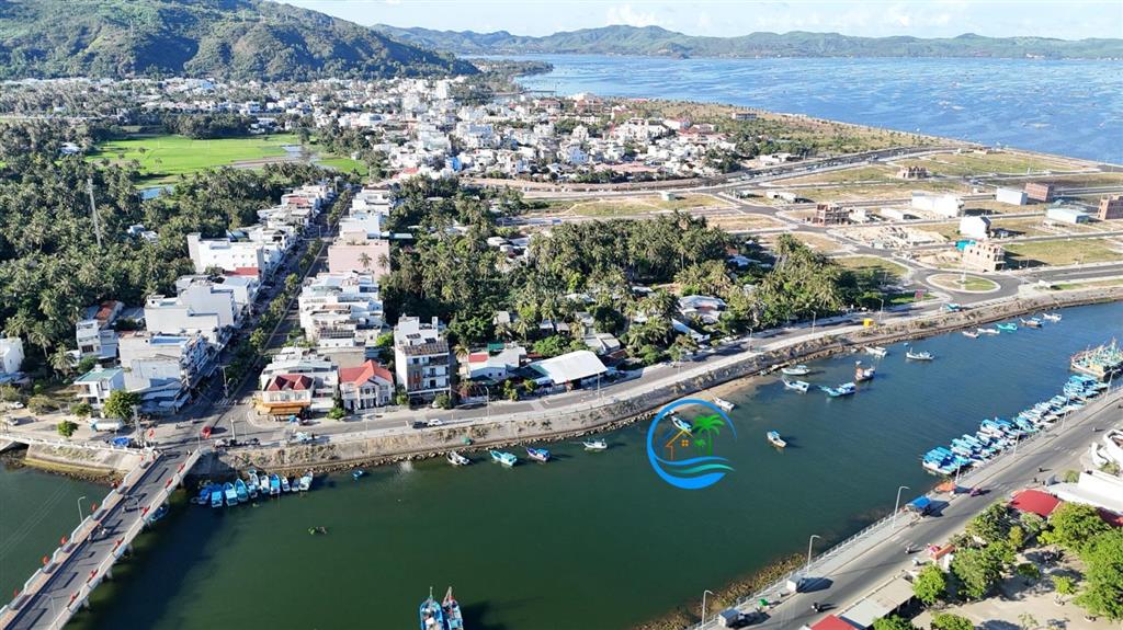 Khu phố long hải, phường xuân phú, dự án đấu giá. sông cầu view sông khá đẹp, giá khá ổn