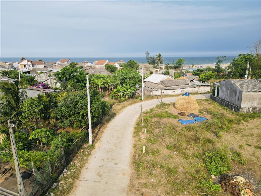 Nhà vườn cách biển 50m, 420m2 có 360m2 thổ cư, đường 8m cách biển chỉ 50m