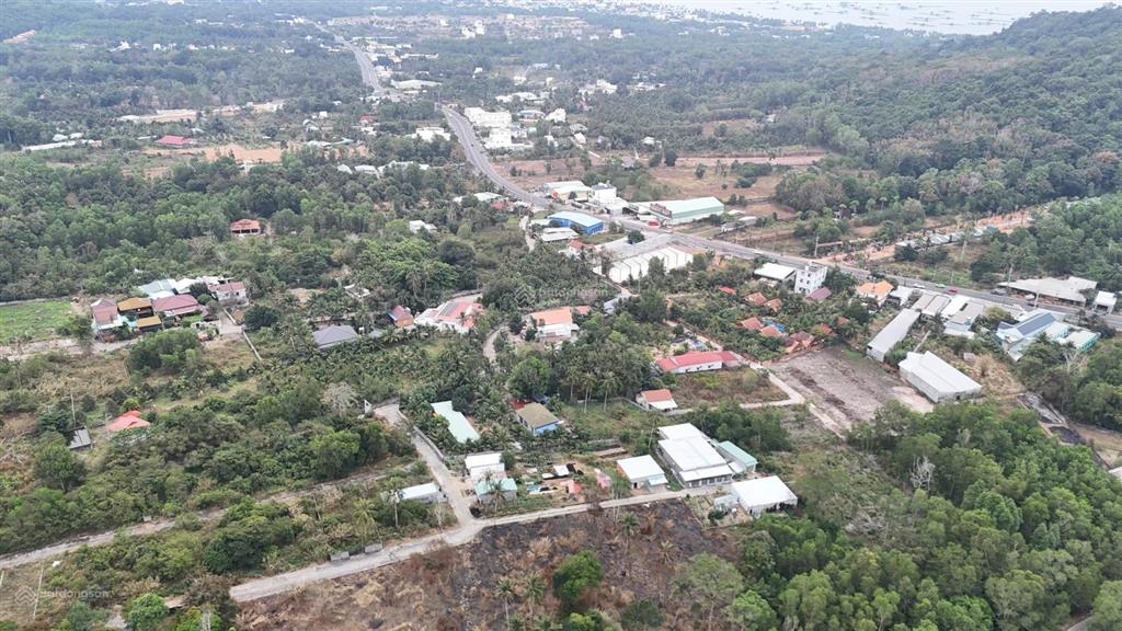 Mặt tiền đường to, giáp suối, diện tích 1700m2, qh tmdv, giá tốt