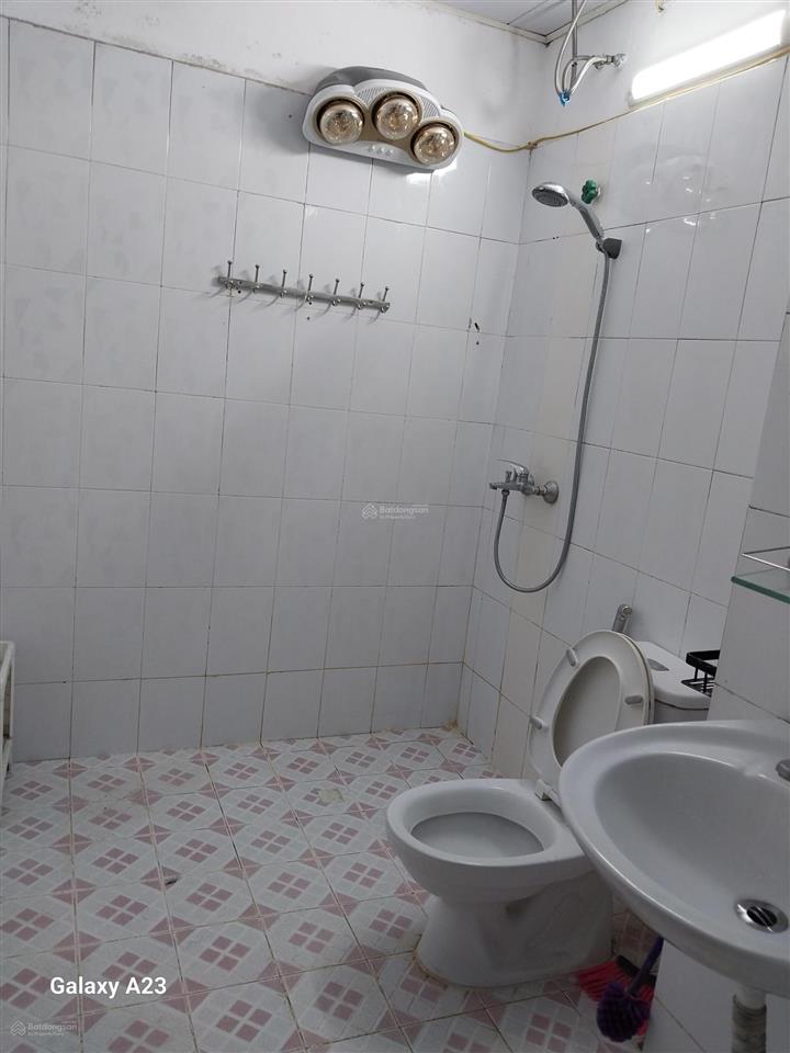 Cho thuê cc 2pn, 1wc, 80m2, 8,5 triệu ở kđt bắc linh đàm.  0393 213 ***