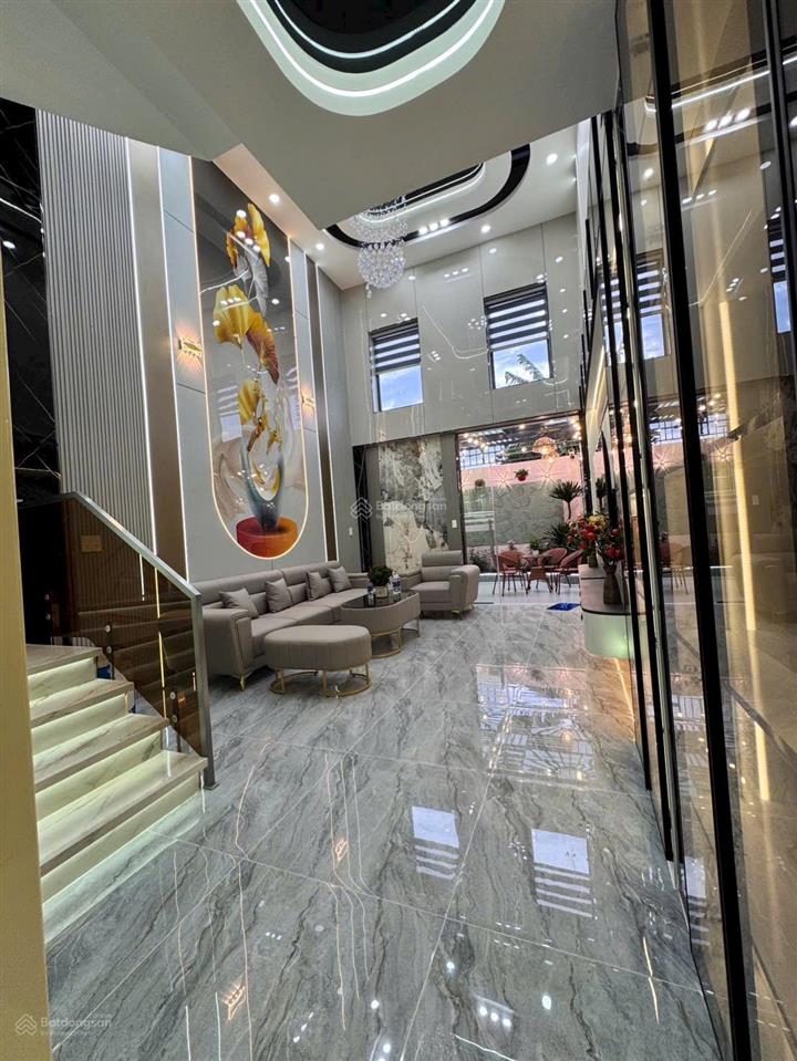 Nhà phố thạnh xuân 21  phường thạnh xuân , đúc 3 lầu thang máy,đường 8m , giá 8tỷ4 tl, 0933 015 ***