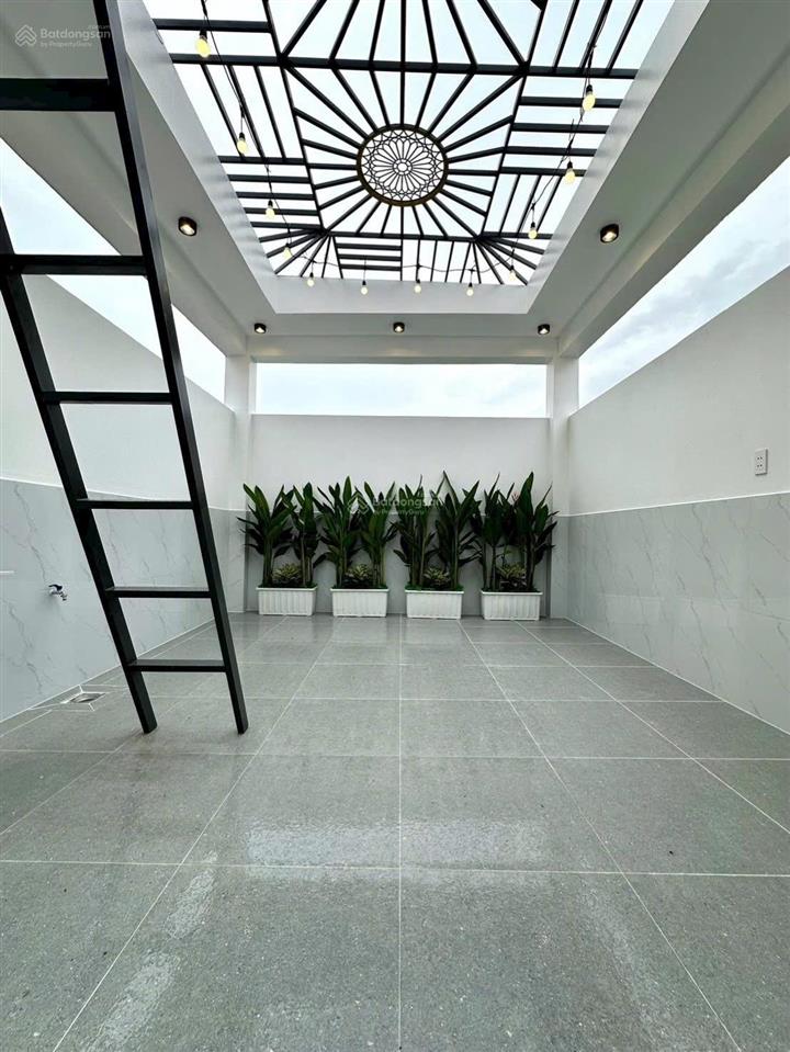 Nhà phố thạnh xuân 21  phường thạnh xuân , đúc 3 lầu thang máy,đường 8m , giá 8tỷ4 tl, 0933 015 ***
