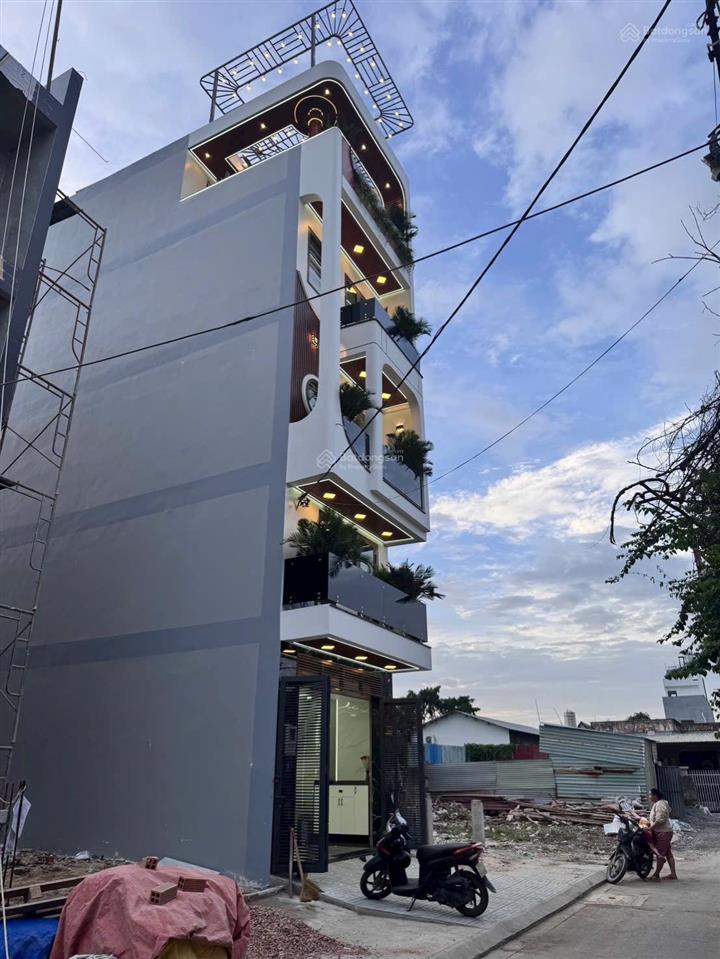 Nhà phố thạnh xuân 21  phường thạnh xuân , đúc 3 lầu thang máy,đường 8m , giá 8tỷ4 tl, 0933 015 ***