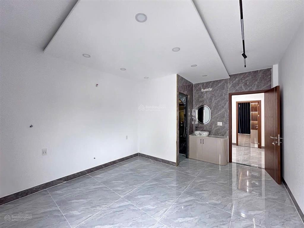 Nhà thạnh xuân 33  phường thới an, dt 4m x 16m, đường 8m, giá 6 tỷ 250tr tl,  0933 015 ***