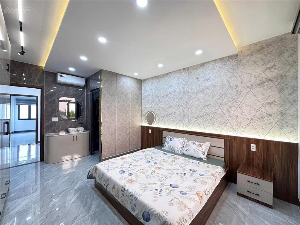 Nhà thạnh xuân 33  phường thới an, dt 4m x 16m, đường 8m, giá 6 tỷ 250tr tl,  0933 015 ***