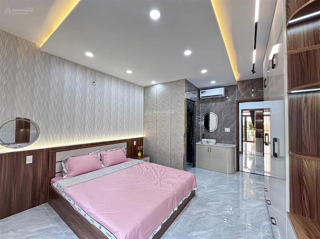 Nhà thạnh xuân 33  phường thới an, dt 4m x 16m, đường 8m, giá 6 tỷ 250tr tl,  0933 015 ***