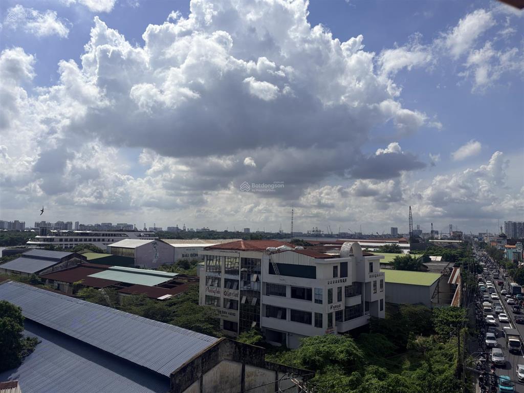 Nhà mặt tiền nguyễn tất thành  quận 4  đối diện công viên