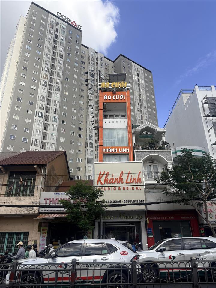 Nhà mặt tiền nguyễn tất thành  quận 4  đối diện công viên