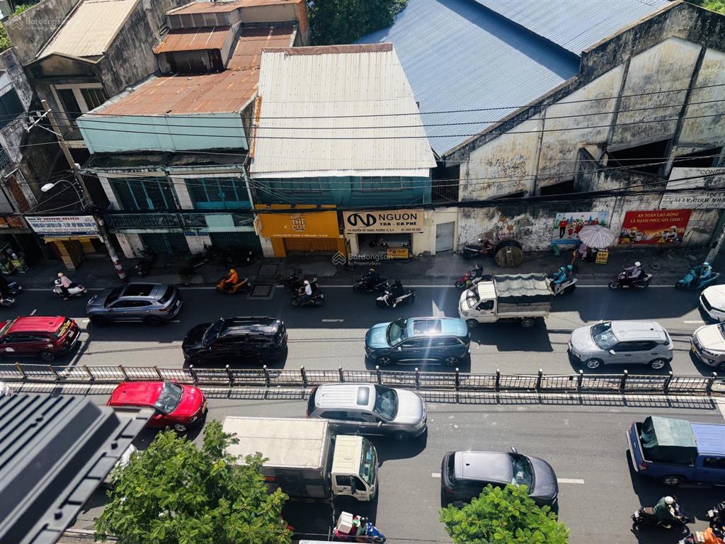 Nhà mặt tiền nguyễn tất thành  quận 4  đối diện công viên