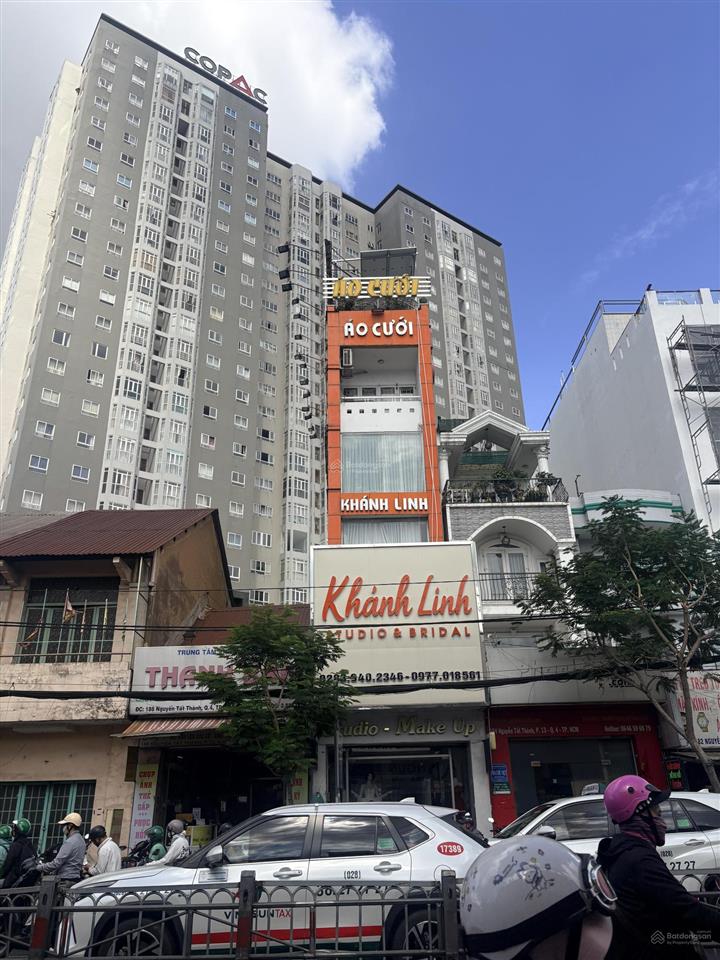 Nhà mặt tiền nguyễn tất thành  quận 4  đối diện công viên