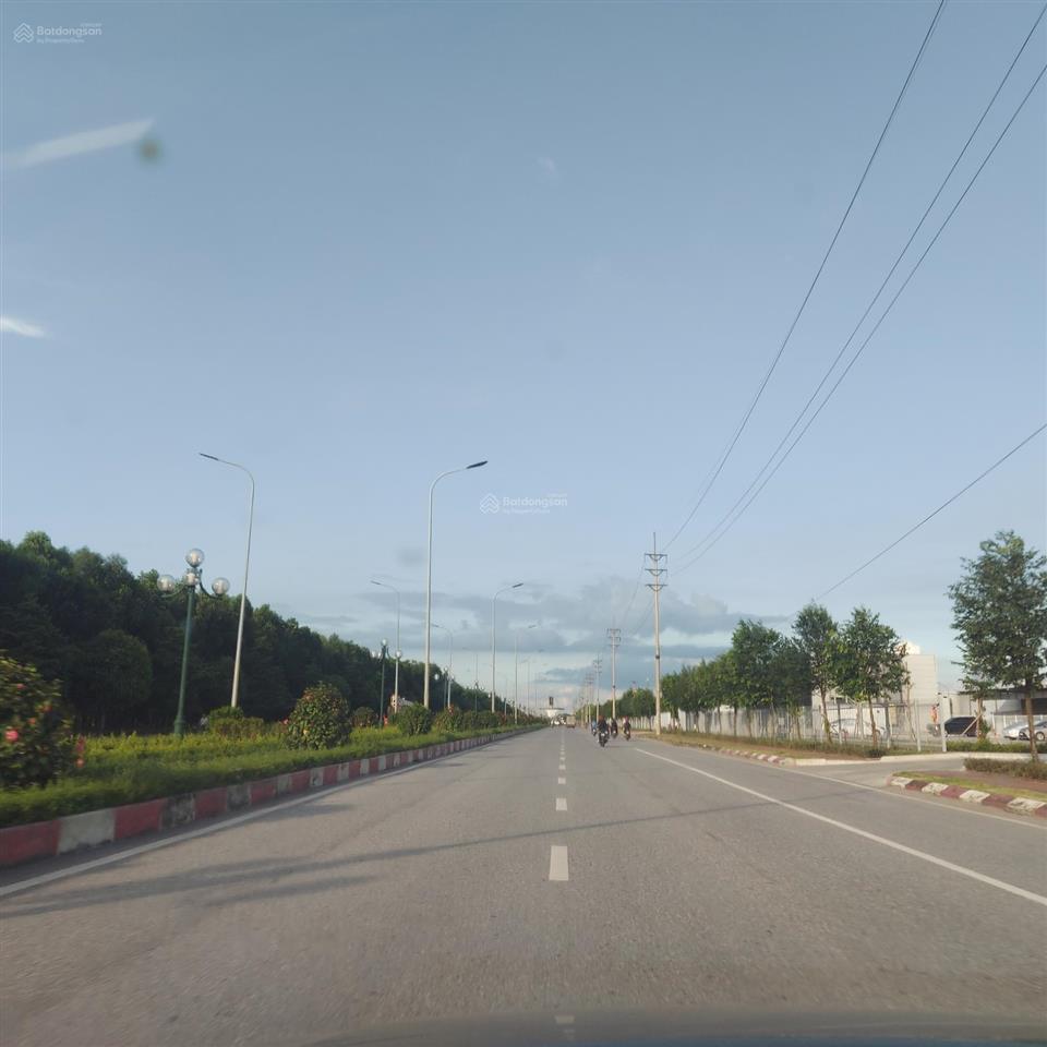 Bán đất dt 9000m² có kho xưởng 4000m² đang cho thuê và đang sử dụng. giá 270$/m²