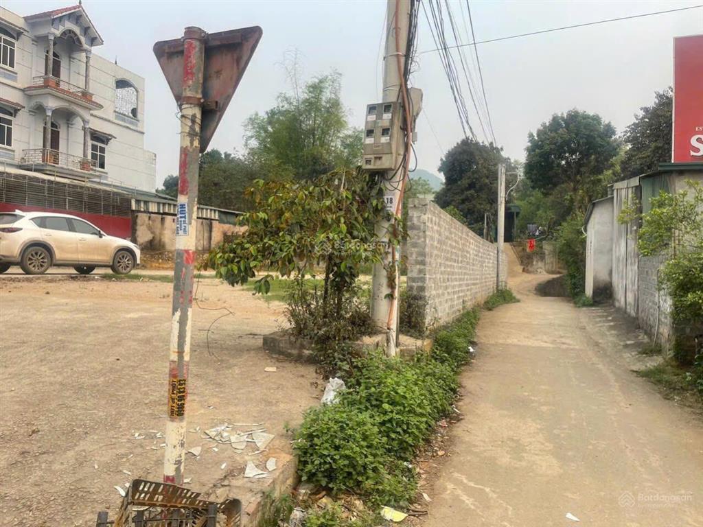 Bán mảnh đất vàng  mặt đường ql6 (cũ)
