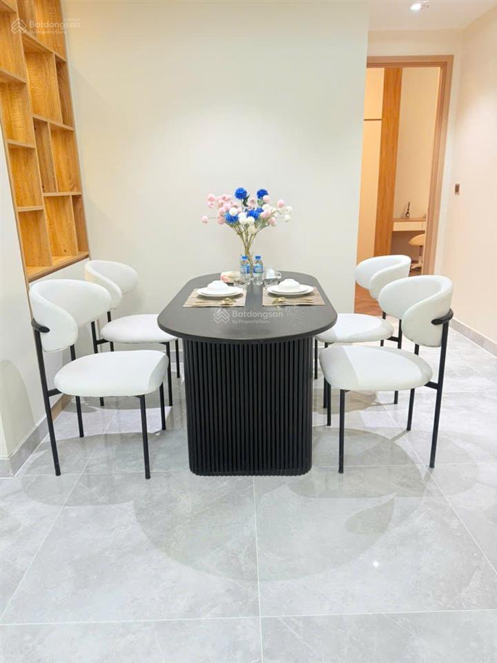 Cho thuê căn góc midtown phú mỹ hưng e4 m8 2pn 96m², view hồ bơi, full nội thất