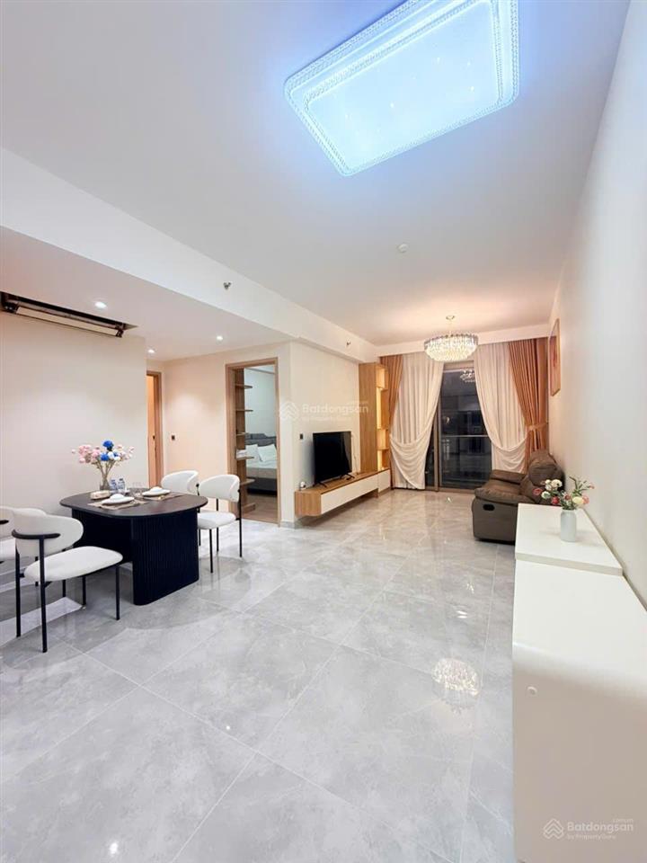 Cho thuê căn góc midtown phú mỹ hưng e4 m8 2pn 96m², view hồ bơi, full nội thất