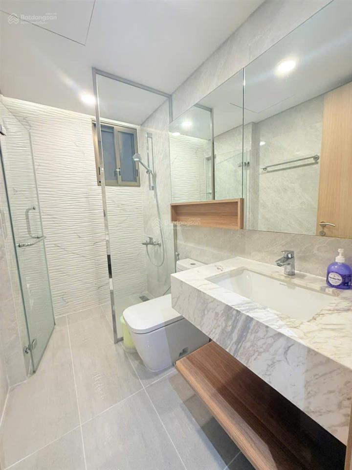 Cho thuê căn góc midtown phú mỹ hưng e4 m8 2pn 96m², view hồ bơi, full nội thất