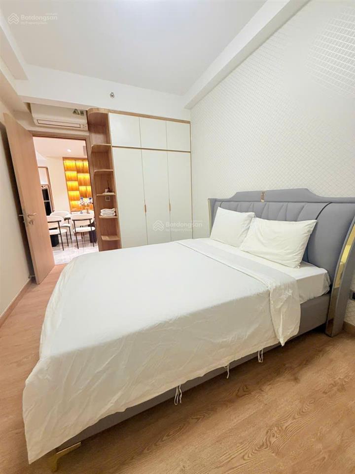 Cho thuê căn góc midtown phú mỹ hưng e4 m8 2pn 96m², view hồ bơi, full nội thất