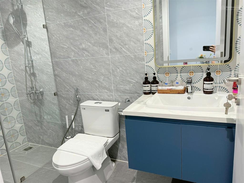Cho thuê nguyên căn mới 100%, nội thất cao cấp ở eco green sài gòn, lối đi riêng