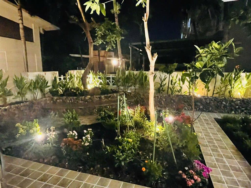 Cho thuê grand house riverside residence 500m2 5pn + phòng giúp việc view hồ bơi 5.000 usd/tháng