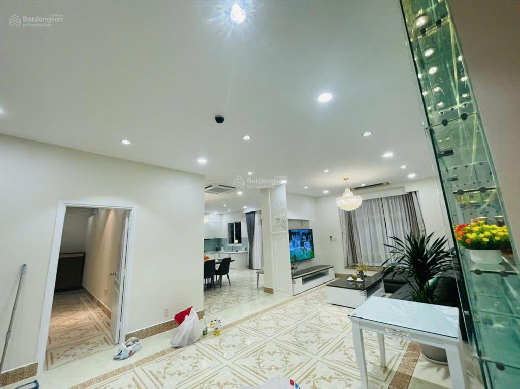 Cho thuê grand house riverside residence 500m2 5pn + phòng giúp việc view hồ bơi 5.000 usd/tháng