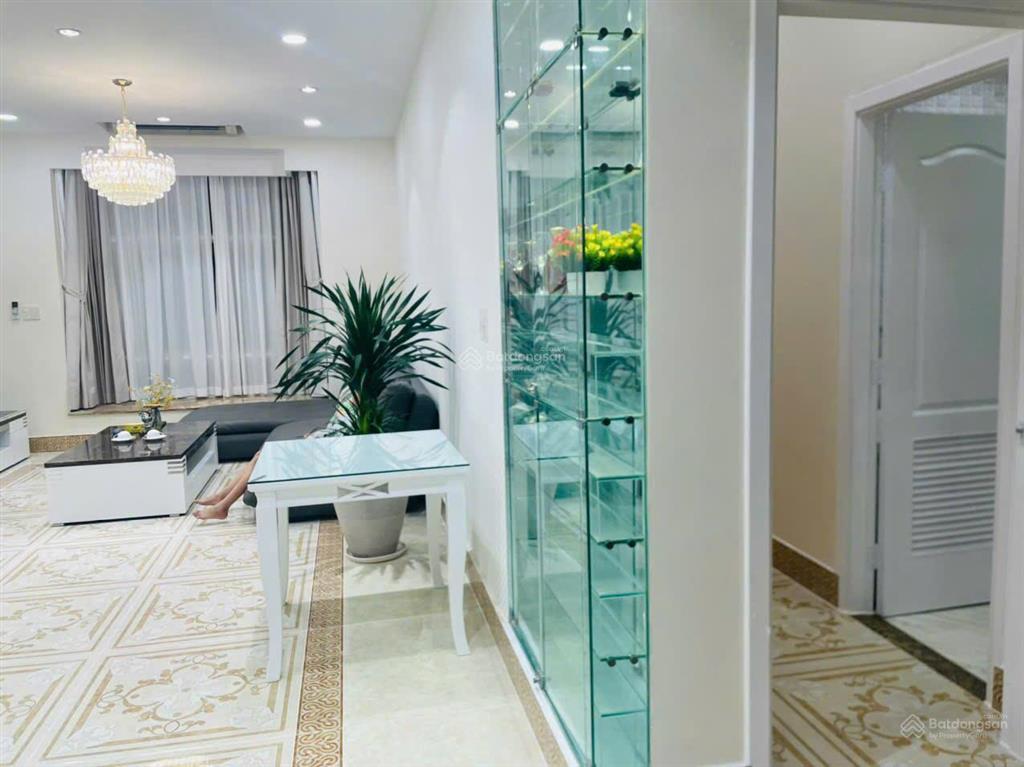 Cho thuê grand house riverside residence 500m2 5pn + phòng giúp việc view hồ bơi 5.000 usd/tháng