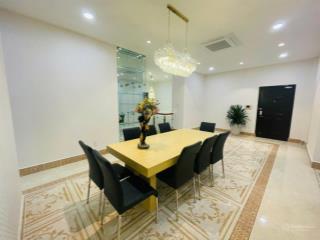 Cho thuê grand house riverside residence 500m2 5pn + phòng giúp việc view hồ bơi 5.000 usd/tháng