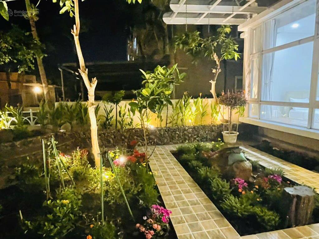 Cho thuê grand house riverside residence 500m2 5pn + phòng giúp việc view hồ bơi 5.000 usd/tháng