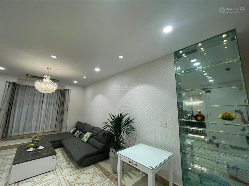 Cho thuê grand house riverside residence 500m2 5pn + phòng giúp việc view hồ bơi 5.000 usd/tháng