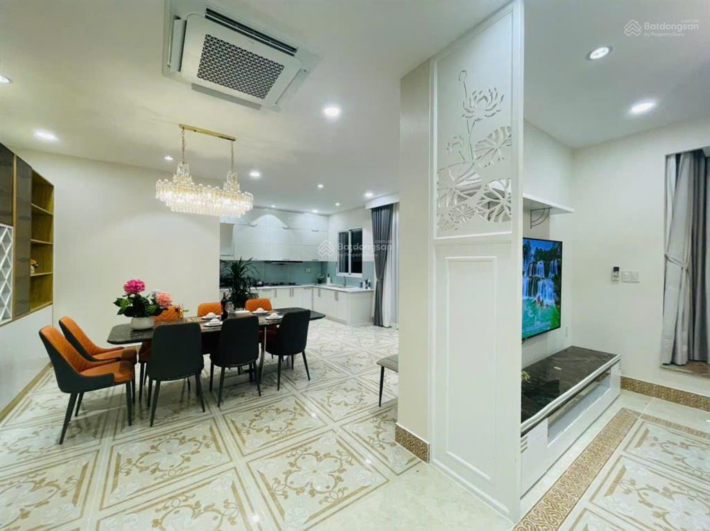 Cho thuê grand house riverside residence 500m2 5pn + phòng giúp việc view hồ bơi 5.000 usd/tháng