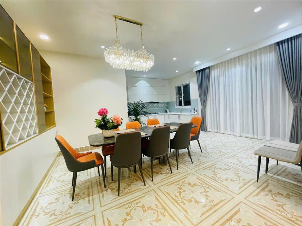 Cho thuê grand house riverside residence 500m2 5pn + phòng giúp việc view hồ bơi 5.000 usd/tháng