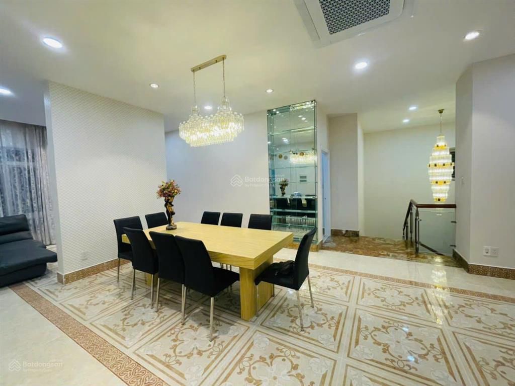 Cho thuê grand house riverside residence 500m2 5pn + phòng giúp việc view hồ bơi 5.000 usd/tháng