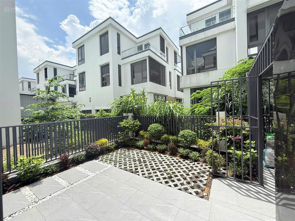 Cho thuê villa song lập khu thăng long long phước  5pn xd 300m2  full nội thất  40triệu/tháng