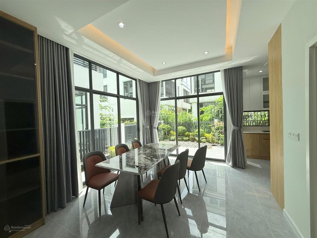 Cho thuê villa song lập khu thăng long long phước  5pn xd 300m2  full nội thất  40triệu/tháng