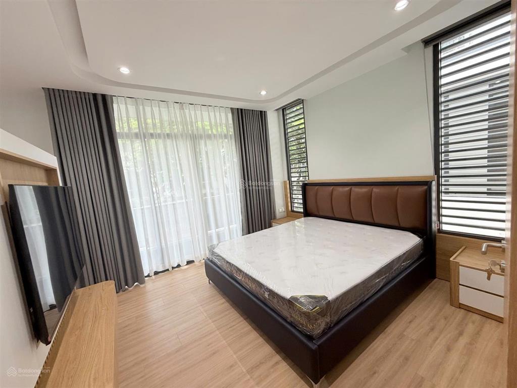 Cho thuê villa song lập khu thăng long long phước  5pn xd 300m2  full nội thất  40triệu/tháng