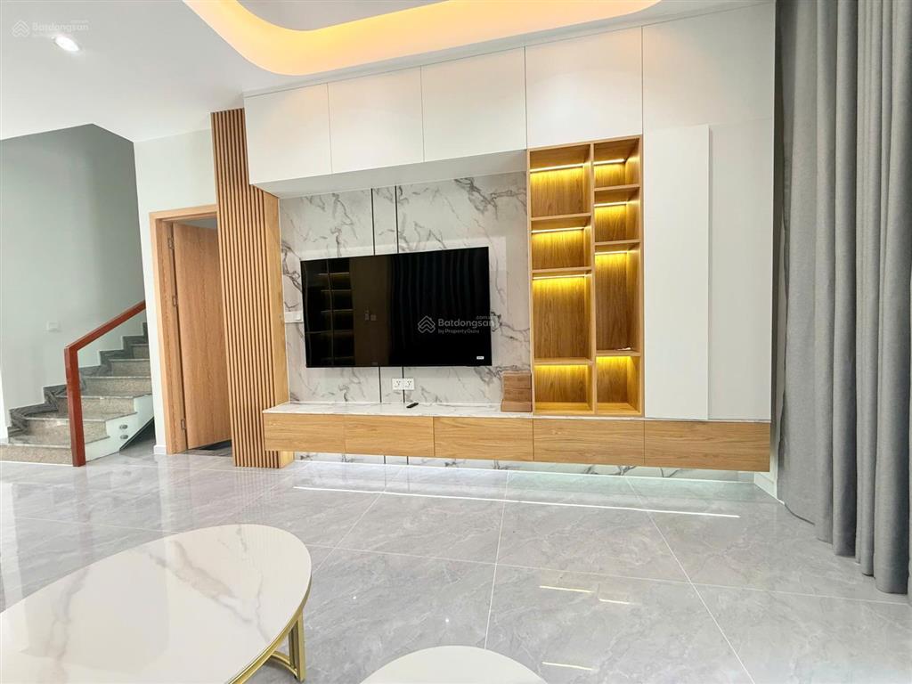 Cho thuê villa song lập khu thăng long long phước  5pn xd 300m2  full nội thất  40triệu/tháng