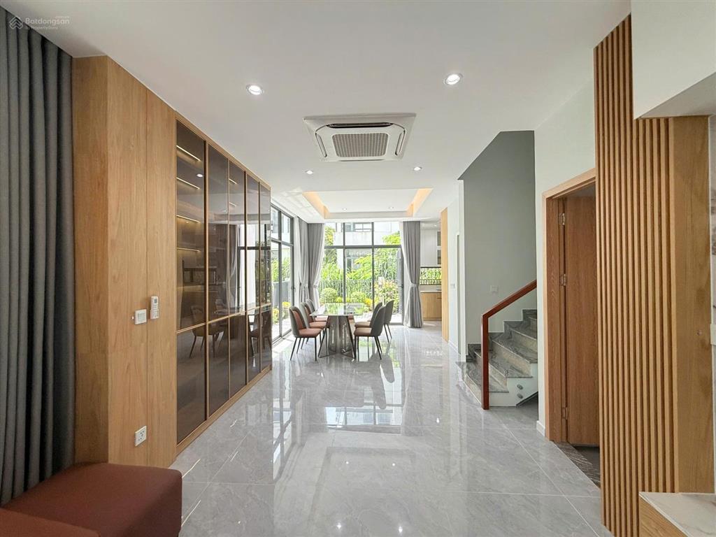Cho thuê villa song lập khu thăng long long phước  5pn xd 300m2  full nội thất  40triệu/tháng