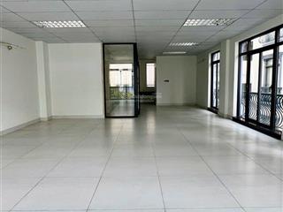 Cho thuê 1 sàn 7x20m giá 12.5tr có ngăn kính, máy lạnh thang máy.