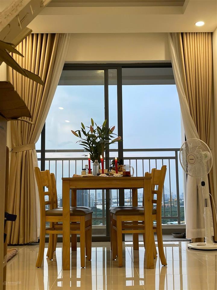 Tôi chủ nhà cấn bán căn hộ q7 riverside 2 phòng ngủ block v2 view hướng bắc nhìn sông rất đẹp