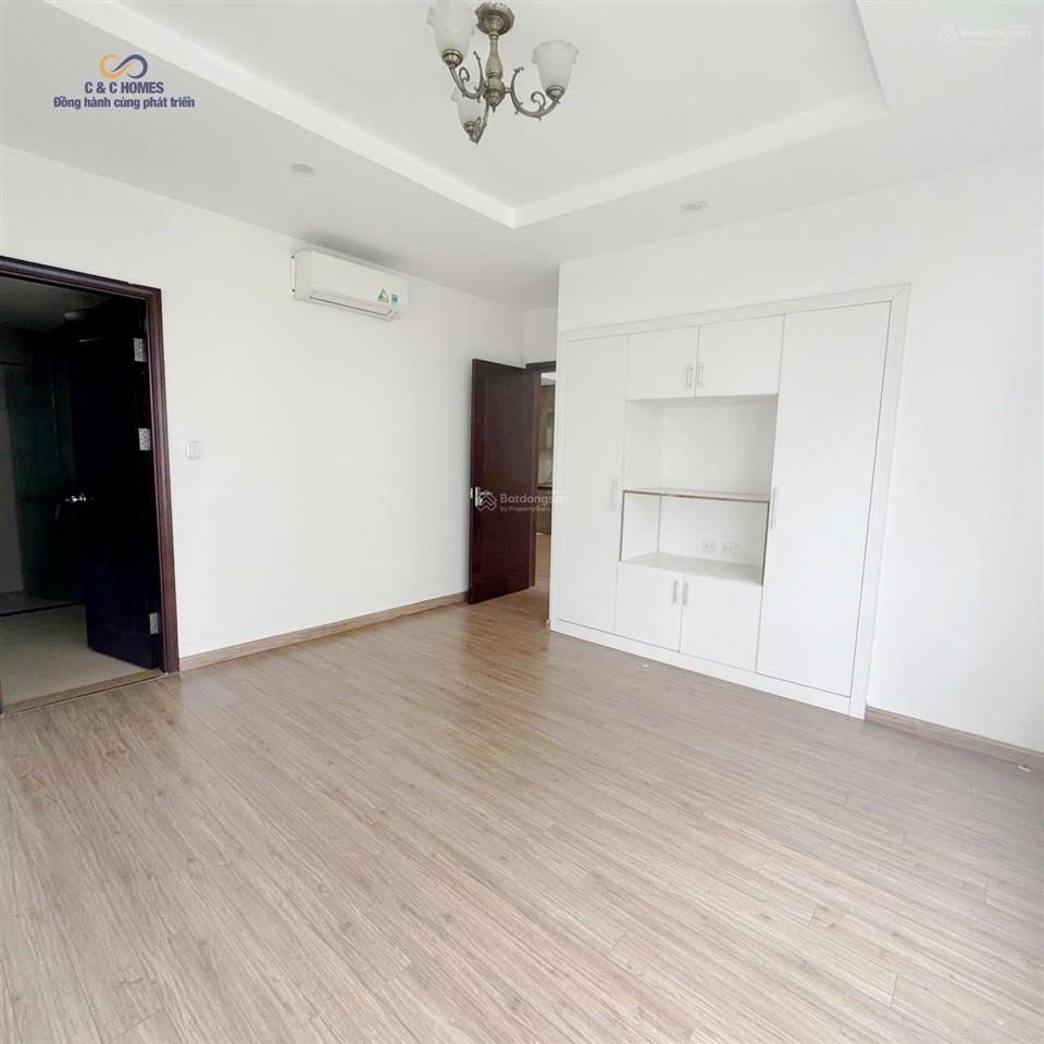 Chính chủ bán căn 2pn  76m2  có slot ô tô để hầm tại times city  giá 7,8 tỷ.  0914 390 ***