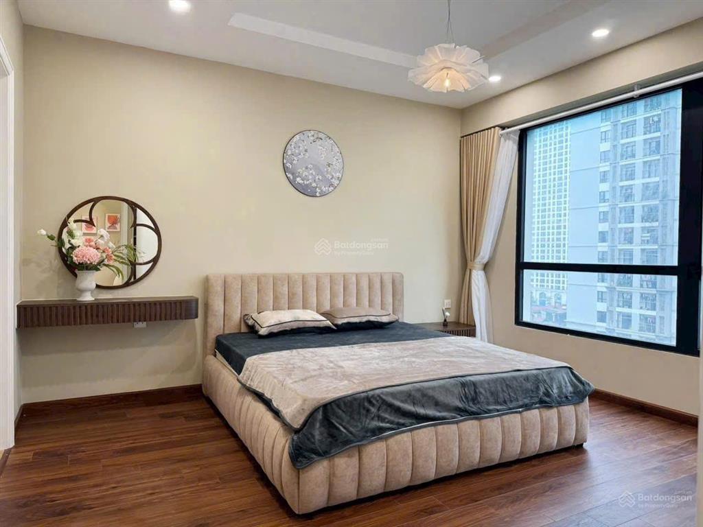 Chính chủ bán căn 2pn  76m2  có slot oto để hầm times city  giá chỉ 7 tỷ