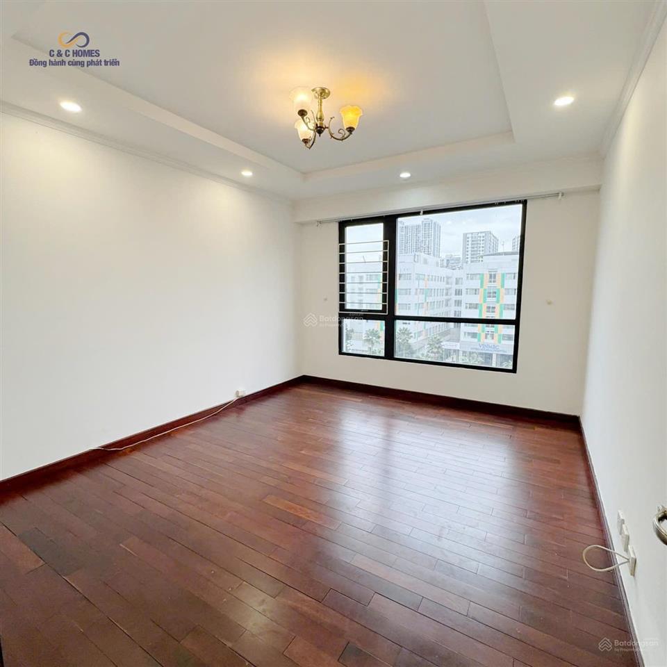 Cắt lỗ 3 tỷ  chính chủ bán nhanh căn góc 3pn ~ 110m2 có slot oto  giá chỉ 10 tỷ hơn