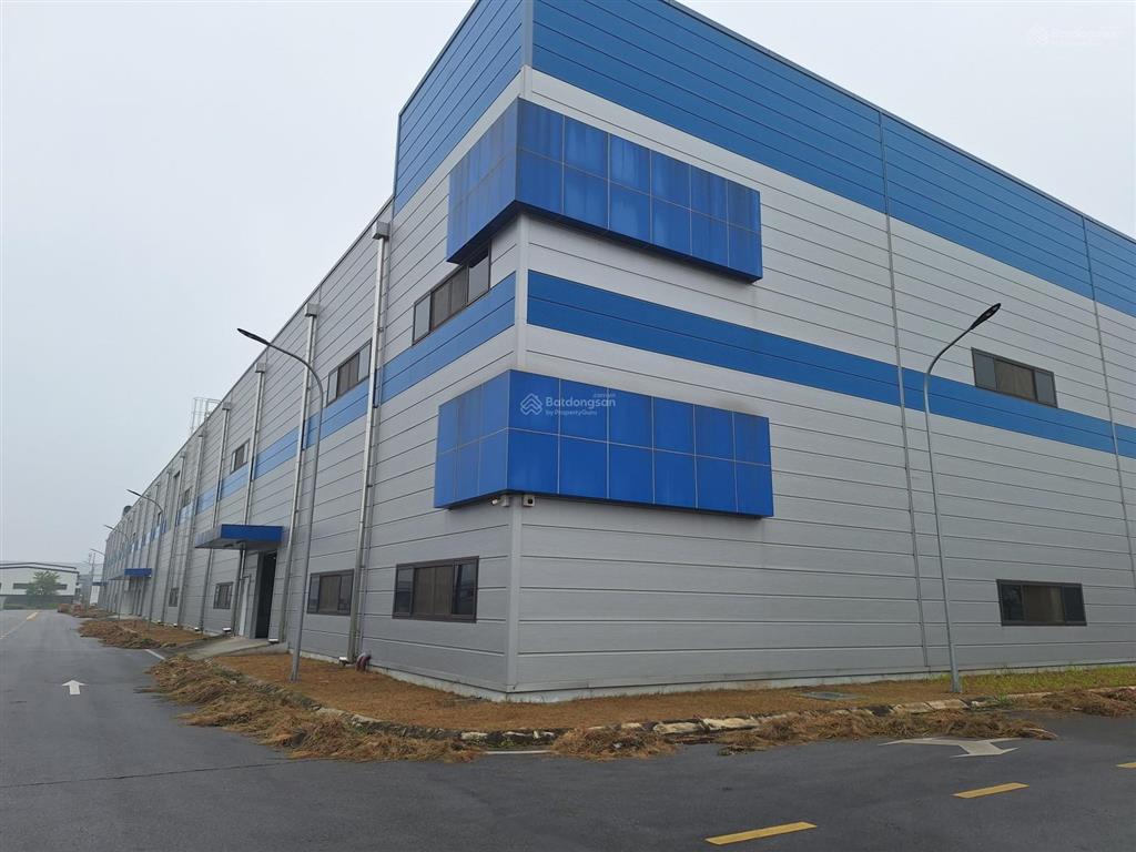 Cho thuê kho dock, xưởng mới dt 5000m2 khu cn bắc ninh ốp panel, cần trục 20t, giá tốt