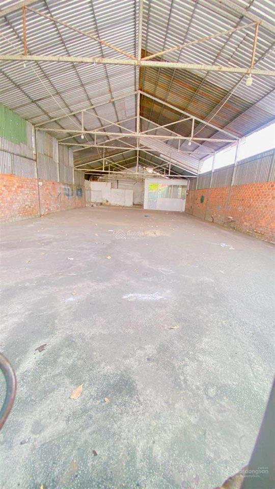 Cho thuê kho 240 m2 mặt tiền phạm hùng 15 triệu