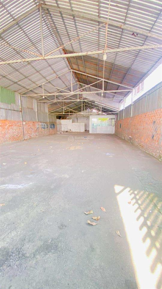 Cho thuê kho 240 m2 mặt tiền phạm hùng 15 triệu