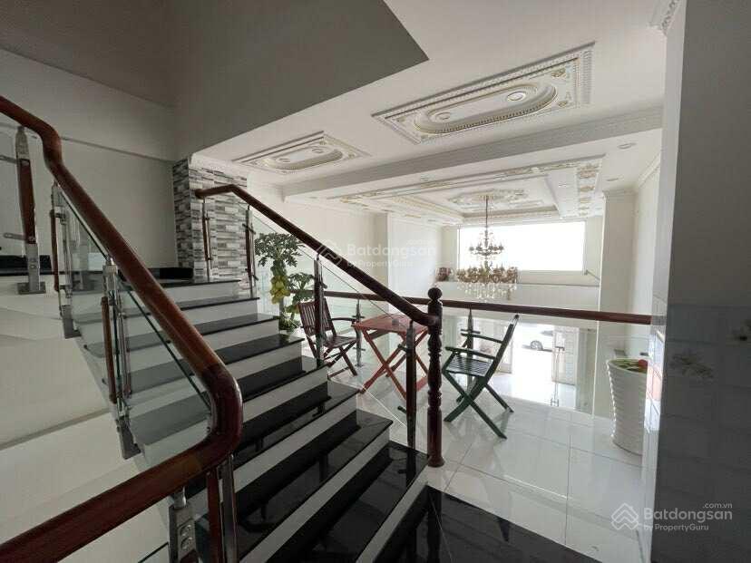 Cho thuê nhà sd 500 m2 mặt tiền nguyễn văn cừ tiện văn phòng 25 triệu