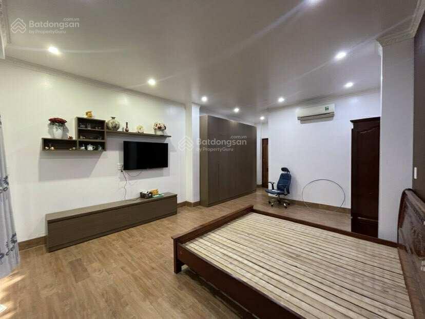 Cho thuê nhà sd 500 m2 mặt tiền nguyễn văn cừ tiện văn phòng 25 triệu