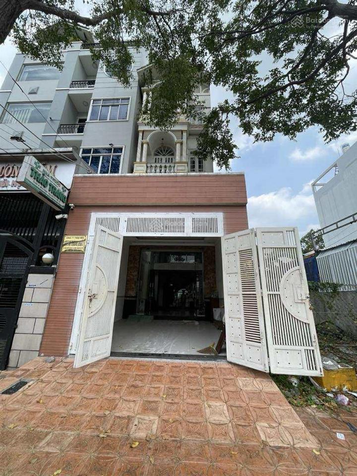 Cho thuê nhà sd 500 m2 mặt tiền nguyễn văn cừ tiện văn phòng 25 triệu