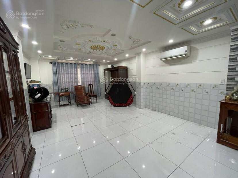 Cho thuê nhà sd 500 m2 mặt tiền nguyễn văn cừ tiện văn phòng 25 triệu